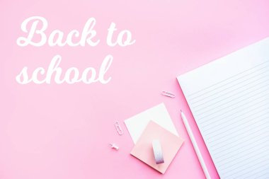 Geri okul kırtasiye flatlay