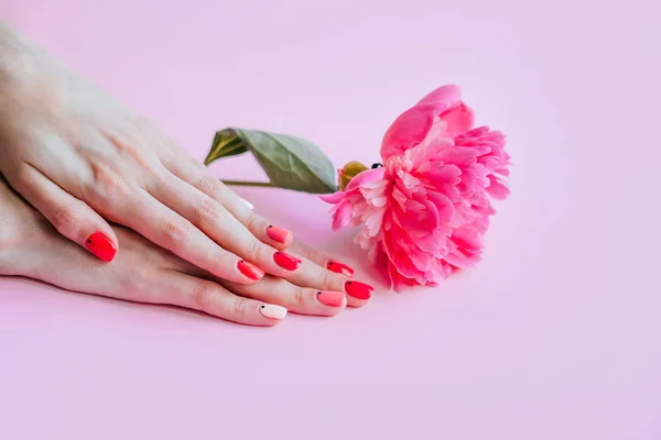 Bright trendy summer manicure — Stock Photo, Image