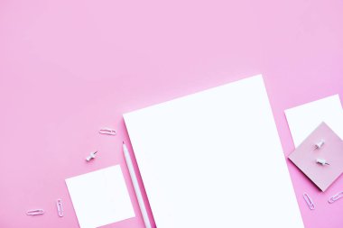 İleti örneği flatlay defter ile