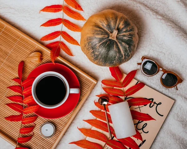 Kyjev Ukrajina Září 2018 Podzim Flatlay Šálkem Kávy Červené Desky — Stock fotografie