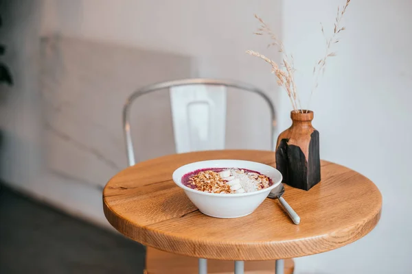 Миска смузи на завтрак — стоковое фото