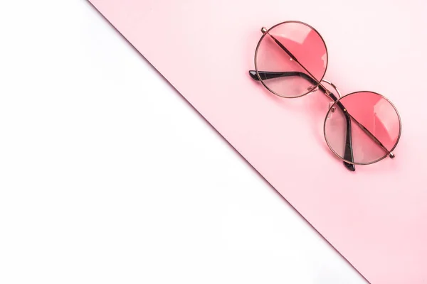 Pembe yuvarlak güneş gözlüğü