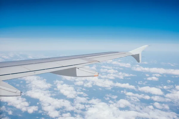 Wing of the airplane — Stock Photo, Image