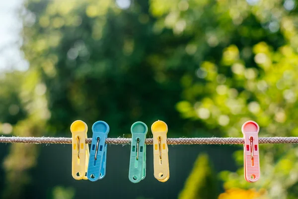 Colorful plastic clothespins — Stock Photo, Image