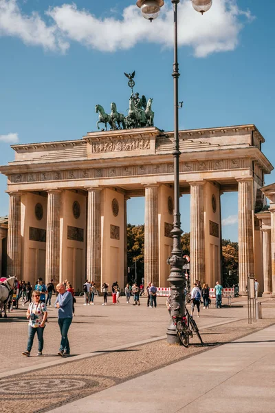 La fachada de la Puerta de Brandeburgo — Foto de Stock