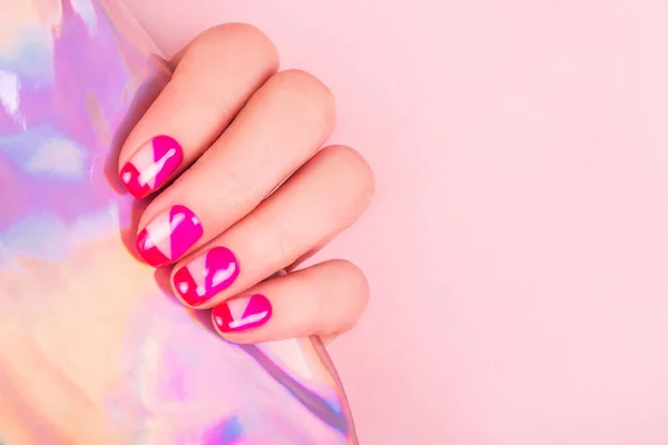 Modny i jasny projekt manicure w kolorze różowym — Zdjęcie stockowe
