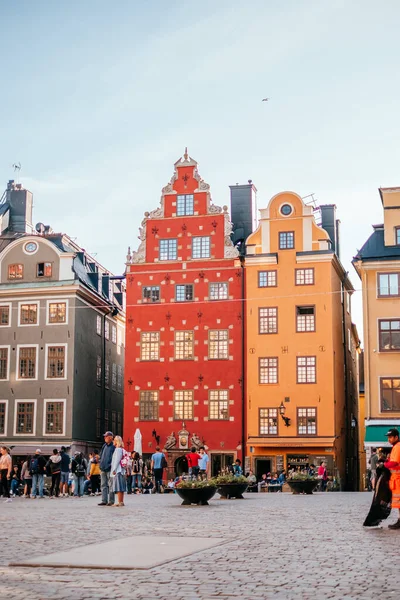 Facciata colorata di due case in piazza Stortorget — Foto Stock