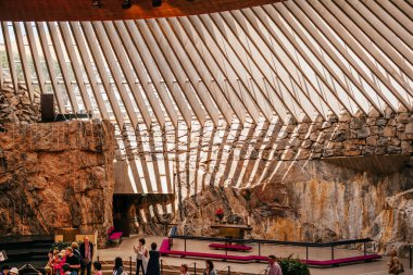 Temppeliaukio Kilisesi 'nin içinde.