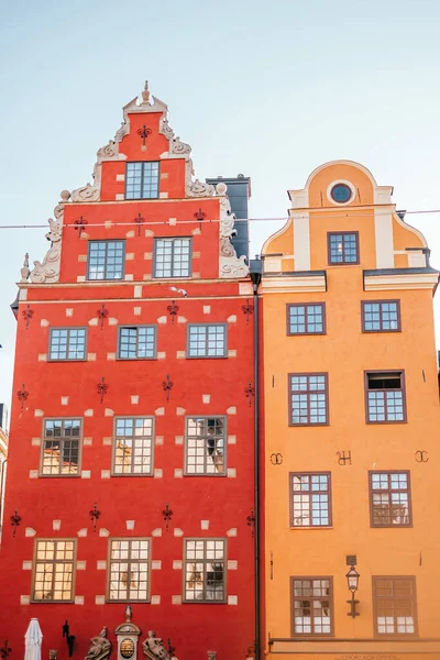 Colorida fachada de dos casas en la plaza Stortorget —  Fotos de Stock