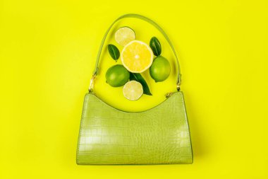 Limonlar ve limonlarla aydınlık yaz düzüşmeleri