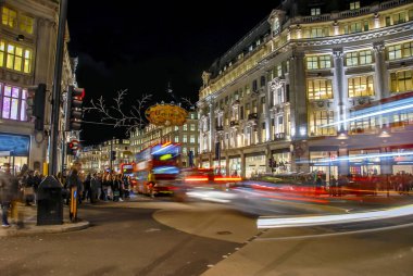 Londra, İngiltere, 30 Ekim 2012: Oxford Street gece görünümü