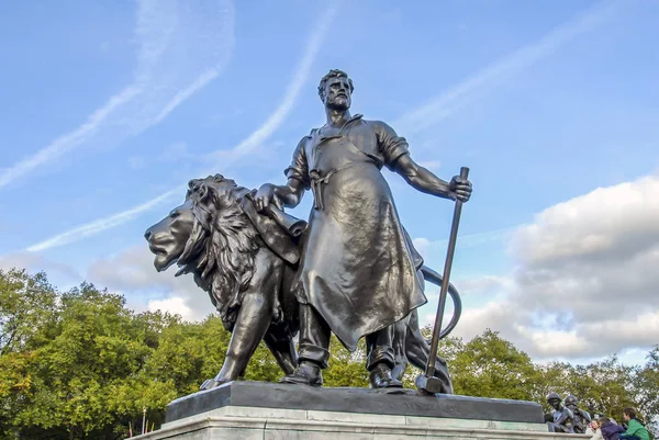 Лондон, Великобритания, 30 октября 2012 года: Мемориал королевы Виктории — стоковое фото