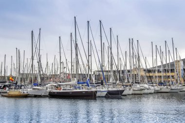 Barselona, İspanya, 28 Ekim 2011: yelkenli, bağlantı noktası Barcelon