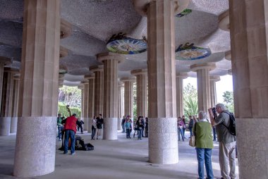Barselona, İspanya, 28 Ekim 2011: Mermer sütunlar, Park Guell