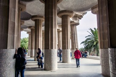 Barselona, İspanya, 28 Ekim 2011: Mermer sütunlar, Park Guell