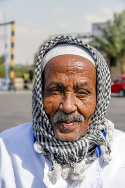 Sinai, Mısır, 18 Şubat 2008: bir Bedevi adam wea portresi