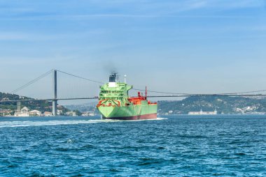 Istanbul, Türkiye, 3 Mayıs 2006: Boğaziçi Köprüsü ile gemide