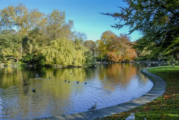 Dublin, İrlanda, 27 Ekim 2012: Saint Stephen's Green Park