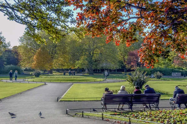 Dublin, Ierland, 27 oktober 2012: Saint Stephen's Green Park — Stockfoto