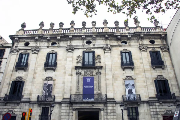 Barcelona, España, 28 de octubre de 2011: Stone Building — Foto de Stock