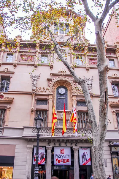 Barcelona, Espanha, 28 de outubro de 2011: Edifício da Reial Academia Ci — Fotografia de Stock