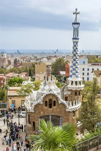 Barcelona, Španělsko, 28 října 2011: kostel na Park Guell — Stock fotografie