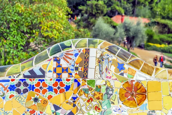 Barselona, İspanya, 28 Ekim 2011: Park Gue, seramik motifleri