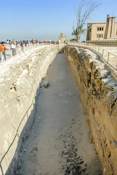 Cairo, Egyiptom, 2008. február 20.: Al Haram, gízai kormányzóság, piramis — Stock Fotó