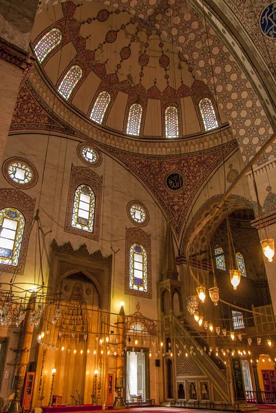 Istanbul, Türkei, 22. Mai 2006: Innenausstattung der Beyazit-Moschee — Stockfoto