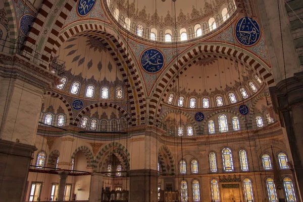 土耳其伊斯坦布尔, 2006年4月21日: 法蒂赫清真寺是奥斯曼帝国 — 图库照片