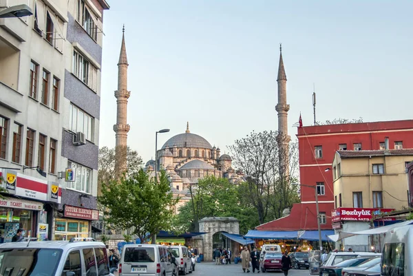 Istambul, Turquia, 21 de abril de 2006: Mesquita de Fátima e Bazar — Fotografia de Stock