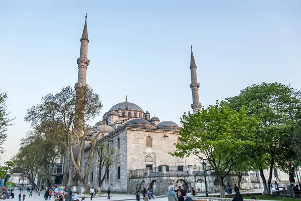 Istambul, Turquia, 21 de abril de 2006: A Mesquita de Fátima é uma mesquita otomana — Fotografia de Stock