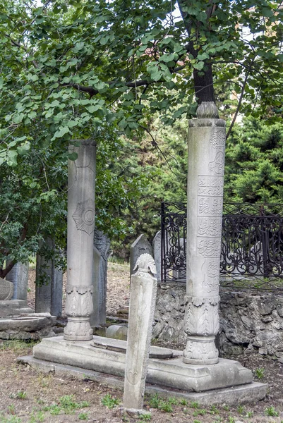 Estambul, Turquía, 1 de julio de 2011: Tumbas otomanas en Nurbanu Va —  Fotos de Stock