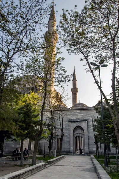 Istambul, Turquia, 21 de abril de 2006: Mesquita Yavuz Selim é um otomano — Fotografia de Stock