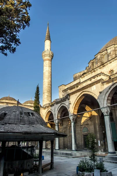 Istanbul, Turkiet, 21 April 2006: Yavuz Selim moské är en Ottoma — Stockfoto