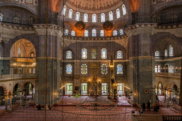 Istanbul, Türkei, 25. April 2006: die yeni moschee ist ein osmanischer m — Stockfoto