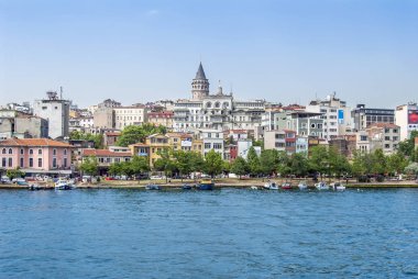 Istanbul, Türkiye, 12 Haziran 2007: Galata Kulesi ve gemi TH