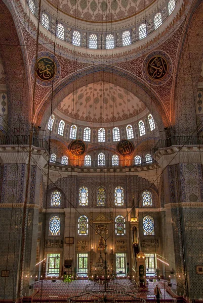Istanbul, Türkei, 25. April 2006: die yeni moschee ist ein osmanischer m — Stockfoto