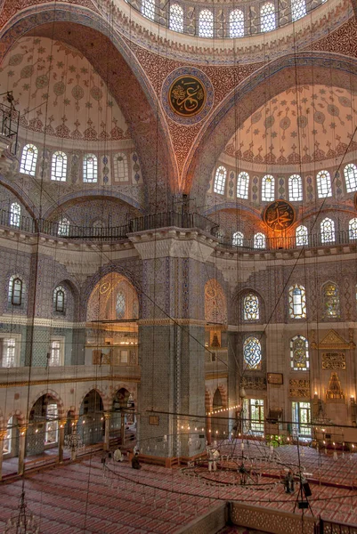 Istanbul, Türkiye, 25 Nisan 2006: Yeni Cami olan bir Osmanlı m — Stok fotoğraf
