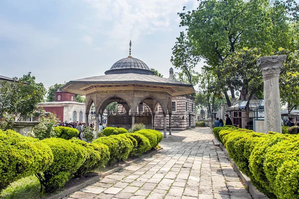 Istambul, Turquia, 9 de maio de 2006: A Fonte de Santa Sofia é um otomano — Fotografia de Stock