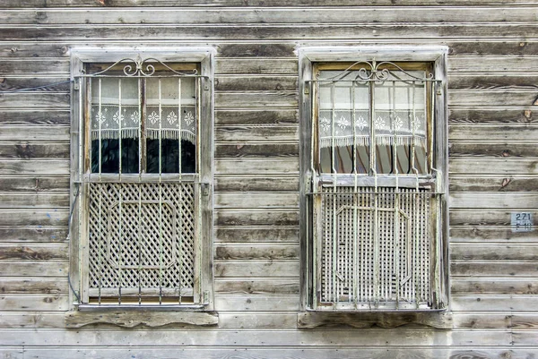 Istanbul, Türkiye, 03 Mart 2006: eski Cavusdere ahşap evlerde 