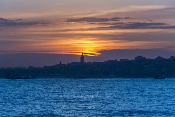 Istanbul, Türkei, 24. Mai 2007: Sonnenuntergang des Galataturms im — Stockfoto