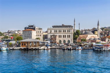 Istanbul, Türkiye, 12 Haziran 2007: Eminönü liman ve gemi SK