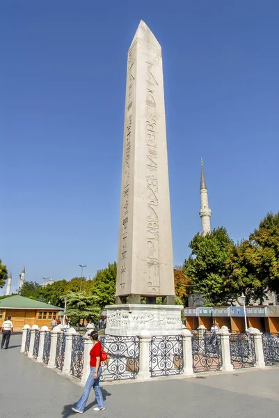 Theodosius Dikilitaşı Antik Mısır Dikilitaş FA mi
