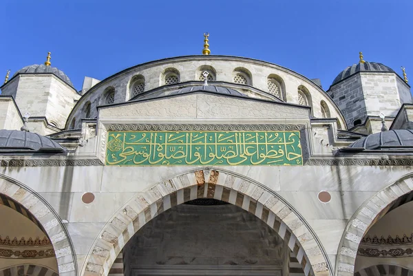 A mesquita Sultan Ahmed é uma mesquita otomana na Fatih distri — Fotografia de Stock