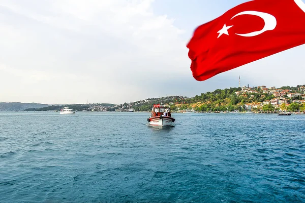 Стамбул, Туреччина, 2 вересня 2007: берега і човни Beykoz d — стокове фото
