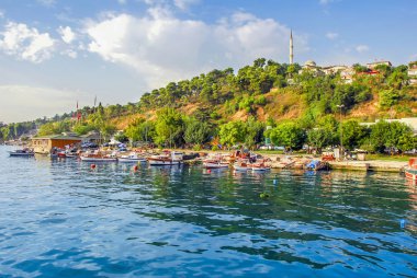 Istanbul, Türkiye, 2 Eylül 2007: kıyıları ve tekneler Beykoz d