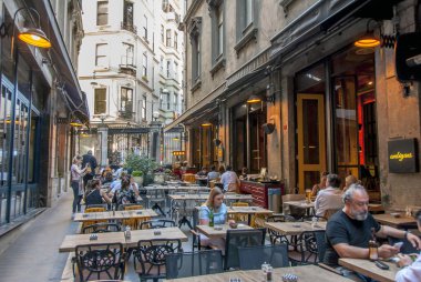 Istanbul, Türkiye, 8 Haziran 2018: tünel geçit, Istiklal Caddesi, Bey