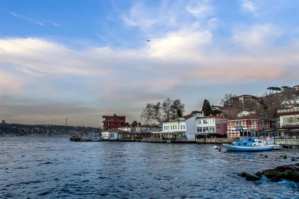 Istanbul, Türkiye, 15 Aralık 2017: Boğaziçi ve tekneler, cenge