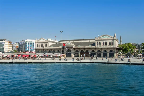 Istanbul, Turkey, 8 June 2018: Kadikoy port — Stock Photo, Image